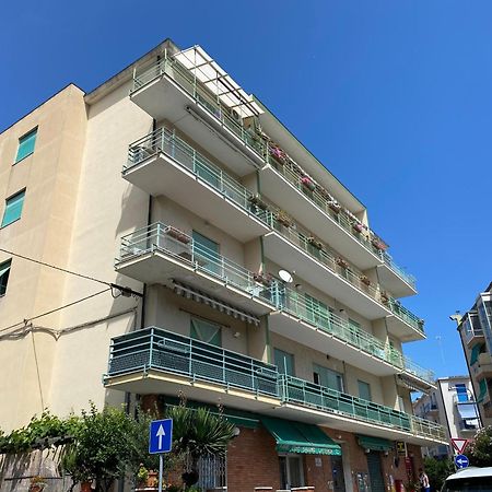 Il Mare In Piazza Apartment Albisola Superiore Ngoại thất bức ảnh